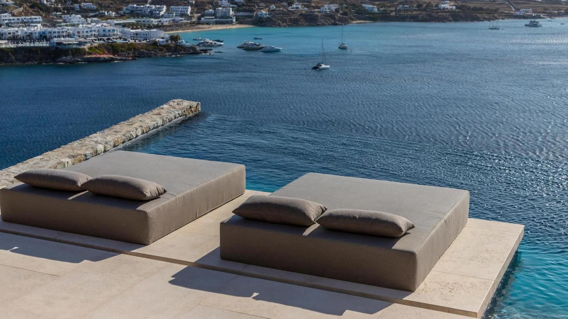 The Skyvilla Mykonos - A Landmark Property With Breathtaking Views Of The Psarou Bay Mykonos Town 0*,  Görögország
